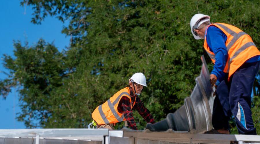 Professional gutter cleaning in Mokena, IL